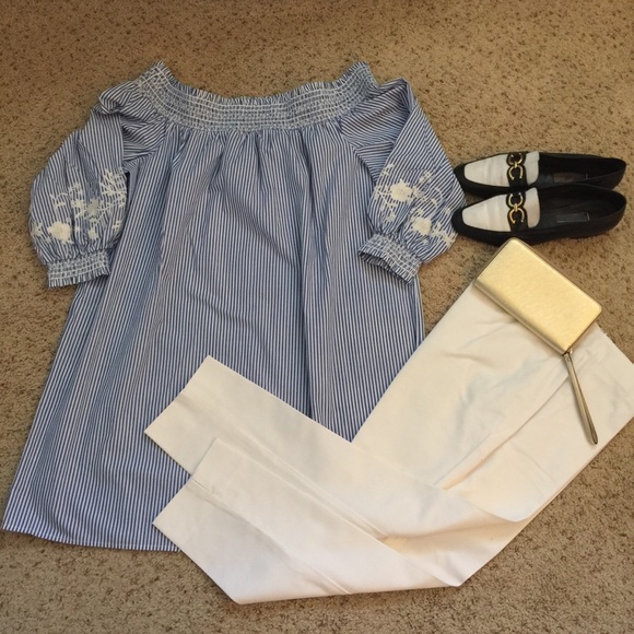 ❌SOLD❌HOST PICK 🎉🎊Embroidered Sleeve Shoulder Dress - Picture 2 of 8